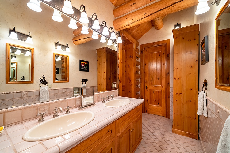 Carbondale Ranch Bathroom Sinks